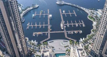 Free housekeeping visits during your stay - StayShort - Airy 5-Bedrooms Apartment at Harbour views with stunning scenery of Dubai Creek!