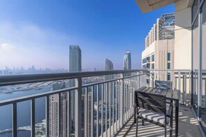 Property grounds - StayShort - Airy 5-Bedrooms Apartment at Harbour views with stunning scenery of Dubai Creek! (Creek Harbour)