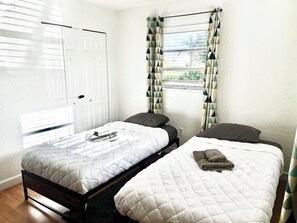 3 quartos, cofres nos quartos, Wi-Fi de cortesia, roupa de cama