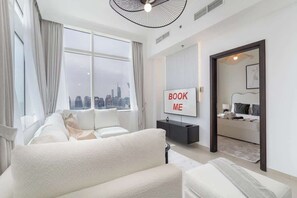 TV - StayShort - Sophisticated 1-Bedroom With Skyscrapers View at Botanica Tower (Marina/JBR)