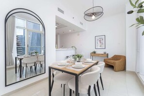 Dining - StayShort - Sophisticated 1-Bedroom With Skyscrapers View at Botanica Tower (Marina/JBR)