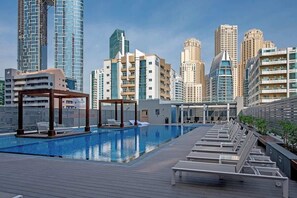 Pool - StayShort - Cozy & Bright Studio Retreat for 3 in Dubai Marina (Marina/JBR)