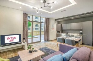TV - StayShort - Sleek Marina 1BR Perfect for Families! (Dubai)