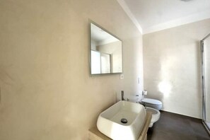 Shower, hair dryer, towels, soap - Elegant Seafront Location  (Marina di Pescoluse)