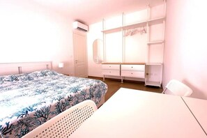 2 室のベッドルーム、アイロン / アイロン台、WiFi、ベッドシーツ