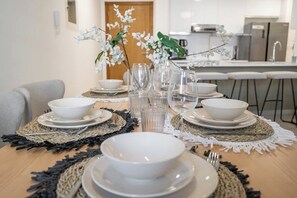 Dining - StayShort - Restful 1-Bedroom Apartment at Al Andalus in Jumeirah Golf Estates (Jumeirah Golf Estate (JGE))