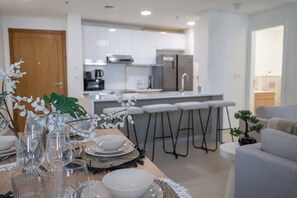 Dining - StayShort - Restful 1-Bedroom Apartment at Al Andalus in Jumeirah Golf Estates (Jumeirah Golf Estate (JGE))