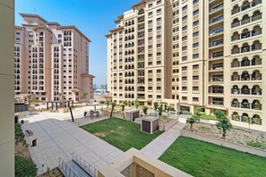 Property grounds - StayShort - Restful 1-Bedroom Apartment at Al Andalus in Jumeirah Golf Estates (Jumeirah Golf Estate (JGE))