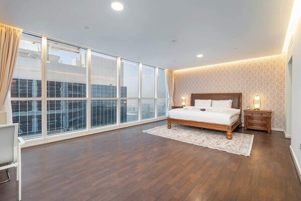 3 Schlafzimmer, Schreibtisch, Bügeleisen/Bügelbrett, WLAN