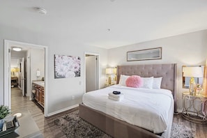 2 habitaciones, tabla de planchar con plancha, wifi y ropa de cama 