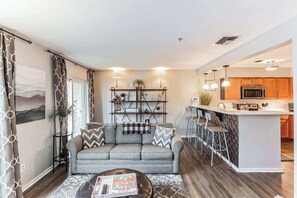 TV, fireplace - Riverfront Charm – A Scenic Downtown Stay for 6! (Nashville)