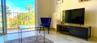 T2 - Les Dauphins, Seaside