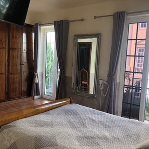 3 slaapkamers, een strijkplank/strijkijzer, wifi, beddengoed