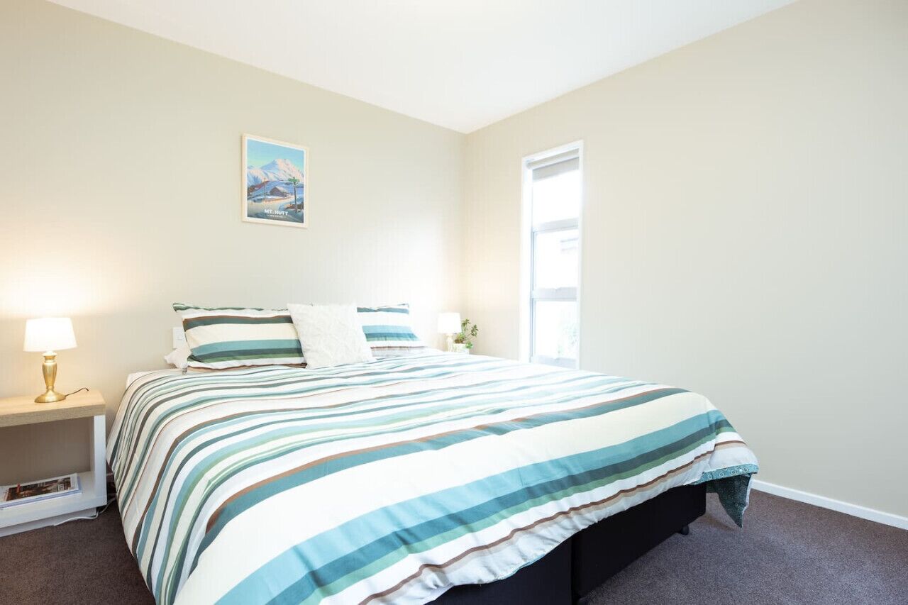 2 bedrooms, travel crib, free WiFi, bed sheets