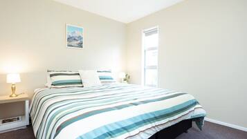 2 habitaciones, cuna de viaje, wifi gratis y ropa de cama