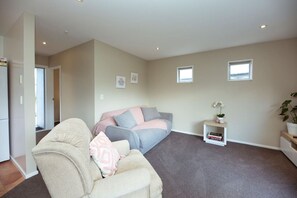 Smart TV, books - Alpine Nook in Methven's Heart (Methven)