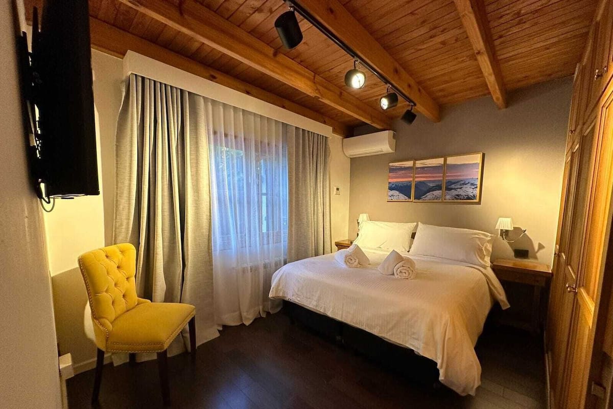 2 bedrooms, in-room safe, individually furnished, blackout curtains