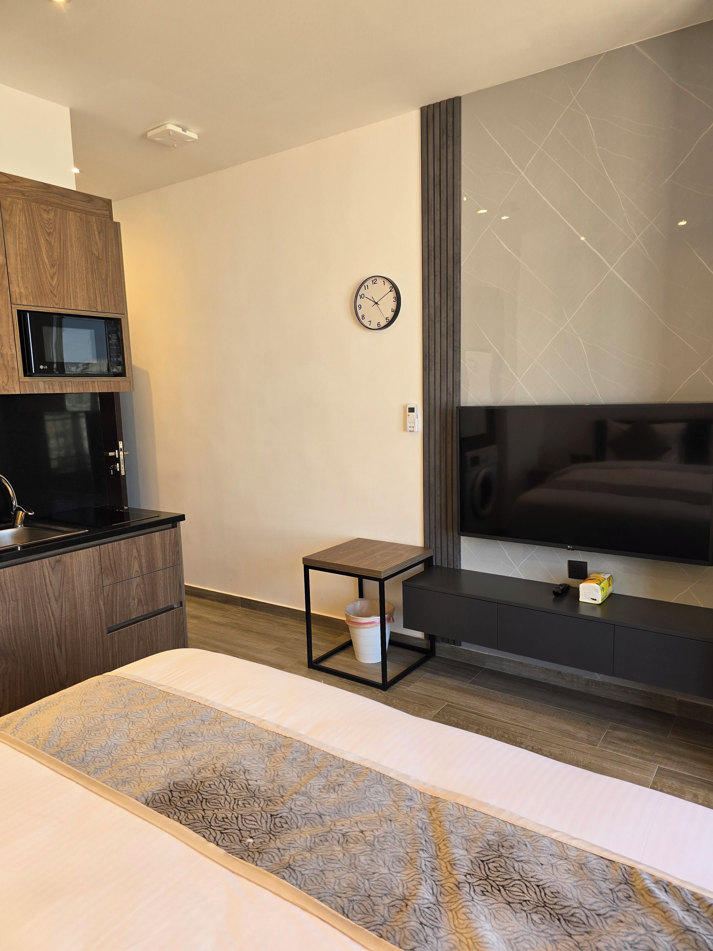 Quarto luxo | Roupas de cama premium, camas Select Comfort, cofres nos quartos