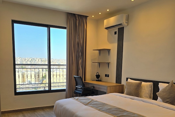 Deluxe Room | Premium bedding, Select Comfort beds, in-room safe