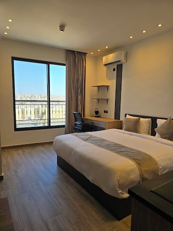 Deluxe Room | 2 bedrooms, premium bedding, Select Comfort beds, in-room safe