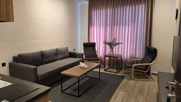 Appartement Familial, 2 chambres, balcon, vue ville | Coin séjour