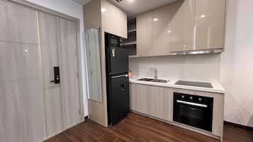 Standard Studio, Lake View | Private kitchen