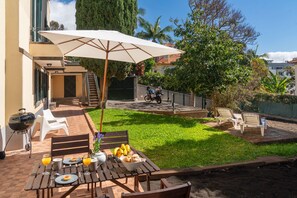 تناول الطعام بالخارج