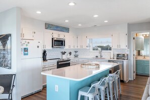 Refrigerador, microondas, horno y lavavajillas 