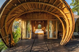 Ropa de cama de alta calidad, colchones con pillow-top y minibar 