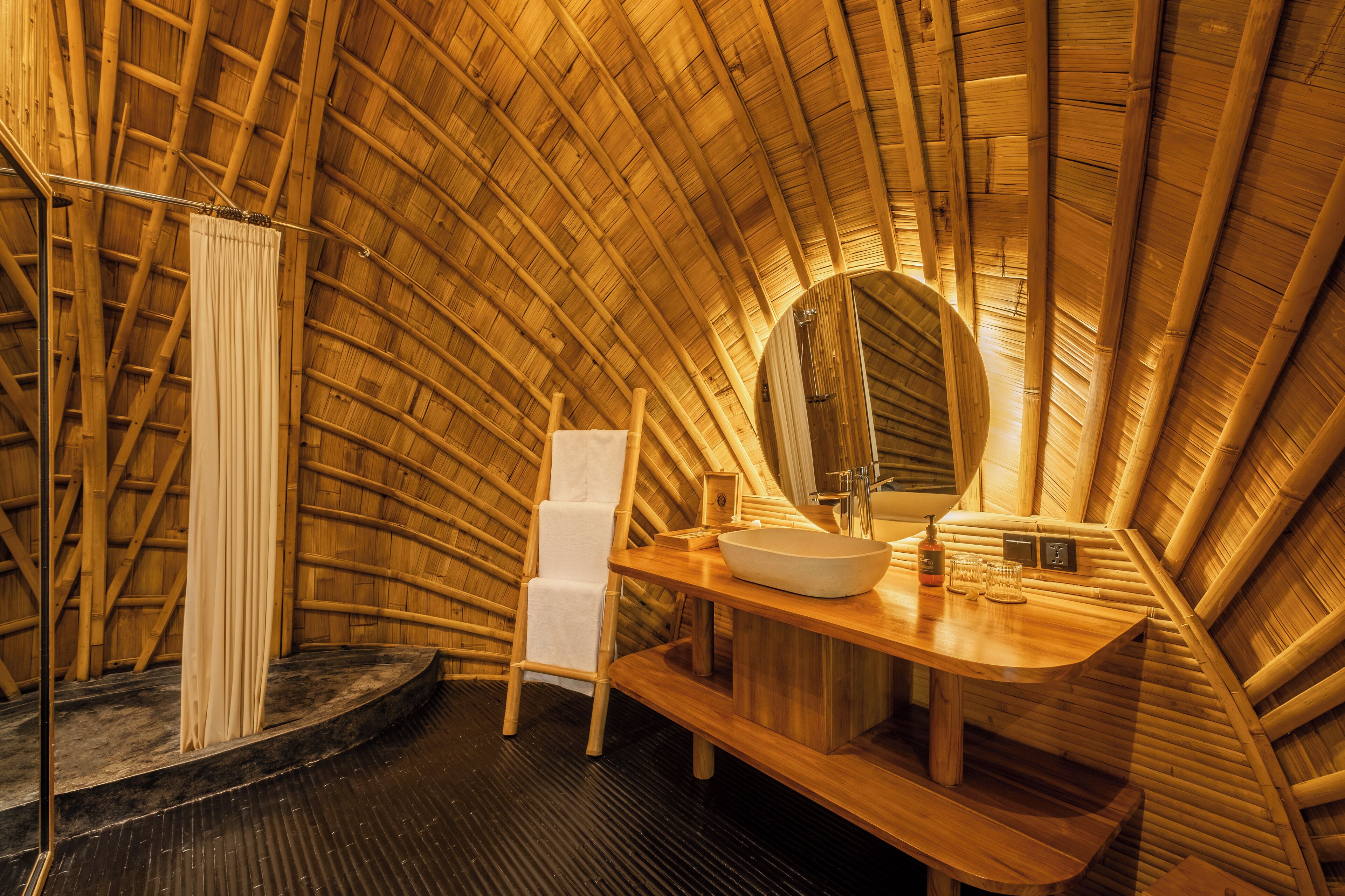2 Bedroom Villa - Oval | Bathroom | Free toiletries, towels, soap, shampoo