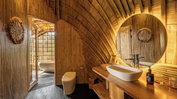 2 Bedroom Villa - Oval | Bathroom | Free toiletries, towels, soap, shampoo