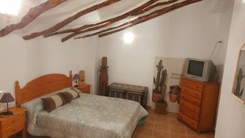 4 bedrooms, iron/ironing board, bed sheets