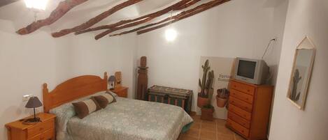 4 slaapkamers, een strijkplank/strijkijzer, beddengoed