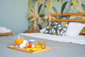 Superior Double or Twin Room, Mountain View | In-room safe, blackout curtains, soundproofing, iron/ironing board - Finestra Sulla Sicilia (Catania)