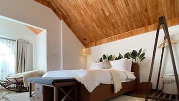 6 bedrooms, iron/ironing board, WiFi, bed sheets