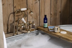 Shower, hair dryer - Fabulously presented dog friendly holiday cottage with outside tub - The Coach House, South Cerney (South Cerney)