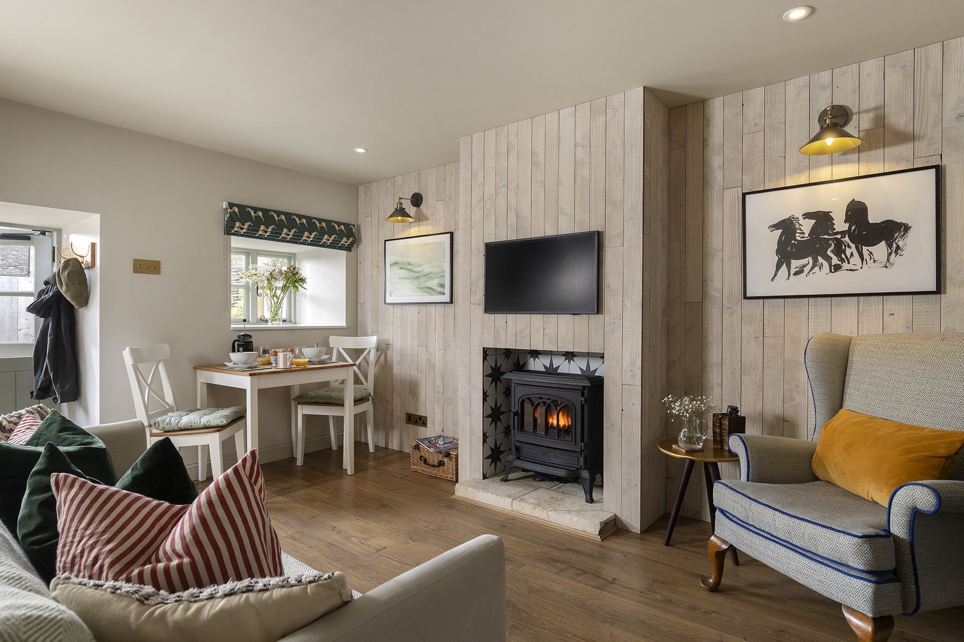 Fabulously Presented Dog Friendly Holiday Cottage With Outside Tub - The Coach House, South Cerney - Cotswolds