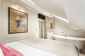 2 camere, una scrivania, ferro/asse da stiro, culla da viaggio