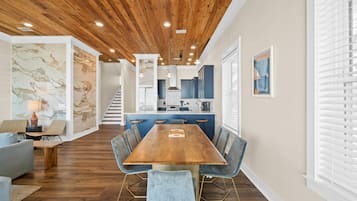 House, 6 Bedrooms, Private Pool, Ocean View | In-room dining