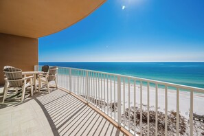 Outdoor dining - Beautifully decorated 2-bedroom condo at Phoenix Gulf Towers 1006 (Orange Beach)