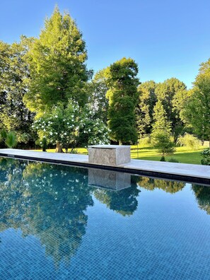 Seasonal outdoor pool, open 8:00 AM to 8:00 PM, pool umbrellas - Five & You (Josse)