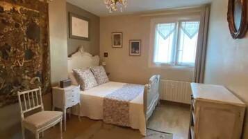 2 bedrooms, bed sheets