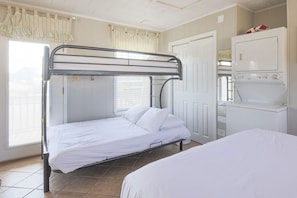 1 chambre, fer et planche à repasser, Wi-Fi gratuit, draps fournis