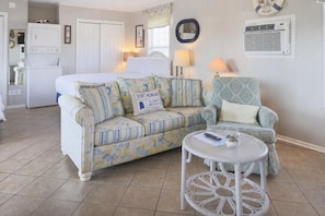 1 bedroom, iron/ironing board, WiFi (free), bed sheets