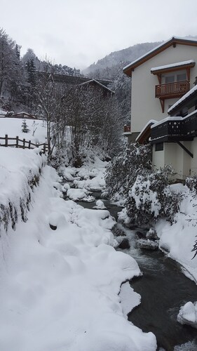 Skiing in the 3 Vallées—Apartment for 6 people, 80 m from the Olympe gondola, with a garage  