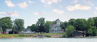 On Island Time at Kelleys! Downtown Area