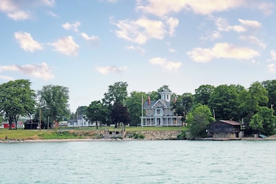 On Island Time at Kelleys! Downtown Area