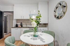 Dishwasher, cookware/dishes/utensils