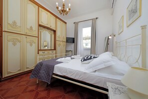 2 chambres, fer et planche à repasser, Wi-Fi gratuit, draps fournis