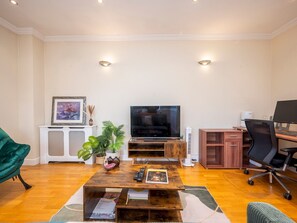 Interior - Gated Riverside London SE16 apartment with parking - Pass the Keys (London)